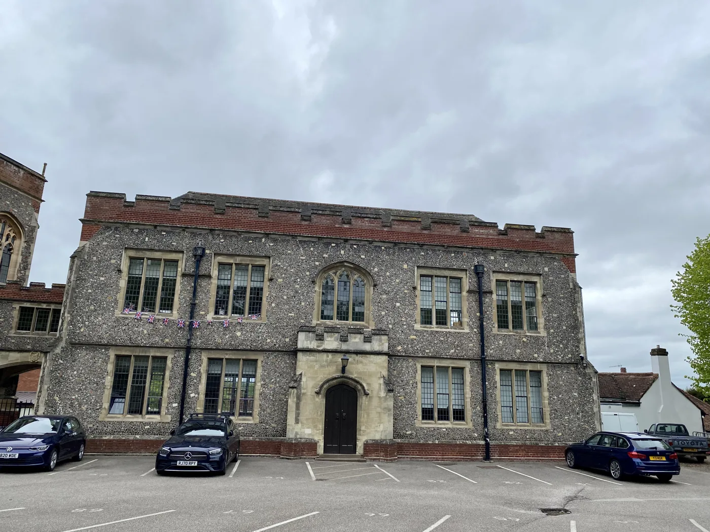 St Albans School, one of the two big independents in the city, breaks a week earlier than the county schools at half term and Christmas. The state schools follow Hertfordshire's dates but add their own INSET days.